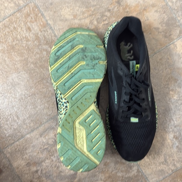 Brooks Launch8, size 11 - green leopard💚🐆 - Picture 3 of 5